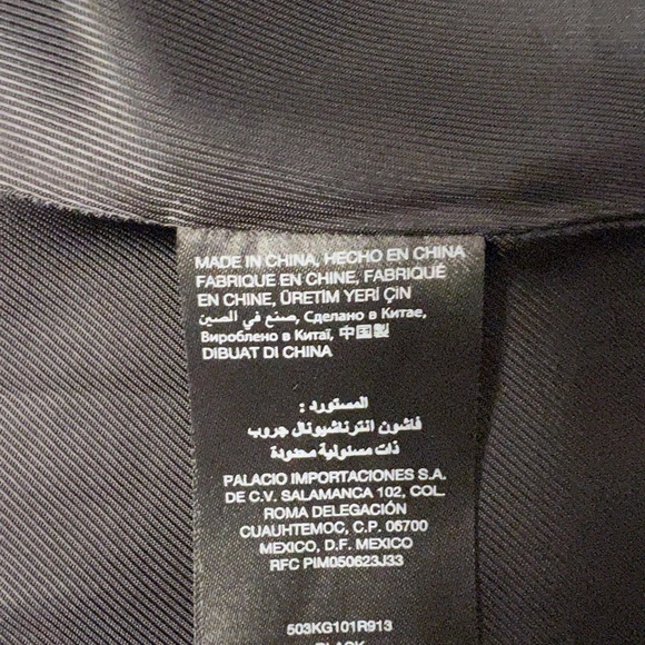 Black trench coat with faux fur shrug collar - Picture 16 of 16